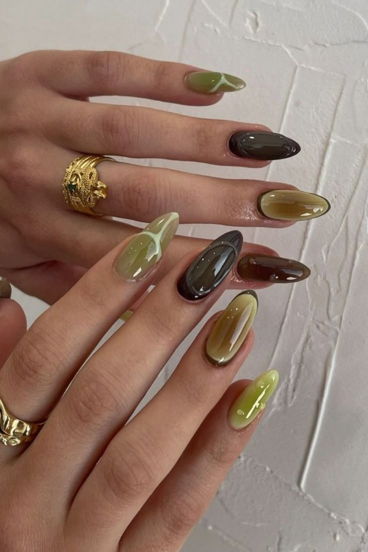 Marble effect nails with geometric patterns